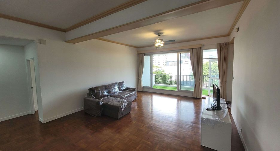 For rent 3 bedrooms condo in Watthana, Bangkok
