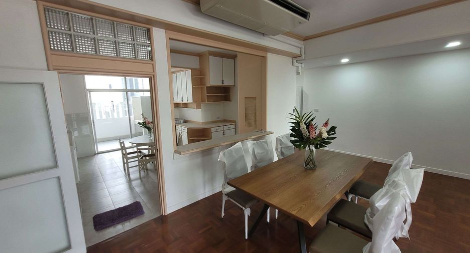 For rent 3 bedrooms condo in Watthana, Bangkok