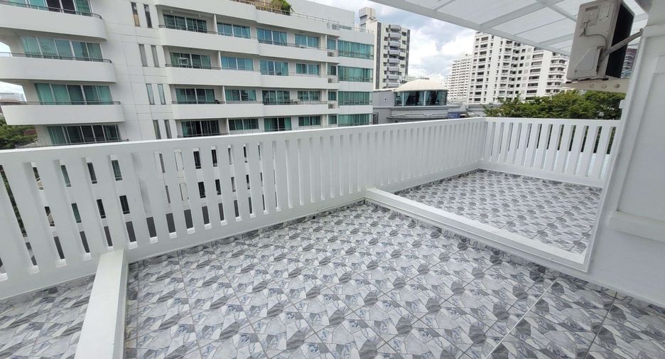 For rent 3 bedrooms condo in Watthana, Bangkok