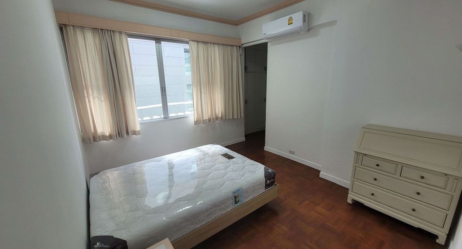 For rent 3 bedrooms condo in Watthana, Bangkok