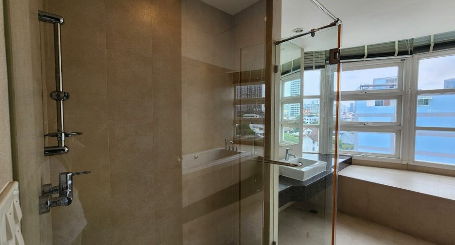 Condo en alquiler de 3 habitaciones en Watthana, Bangkok