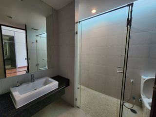 Condo en alquiler de 3 habitaciones en Watthana, Bangkok