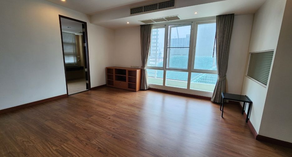 Condo en alquiler de 3 habitaciones en Watthana, Bangkok