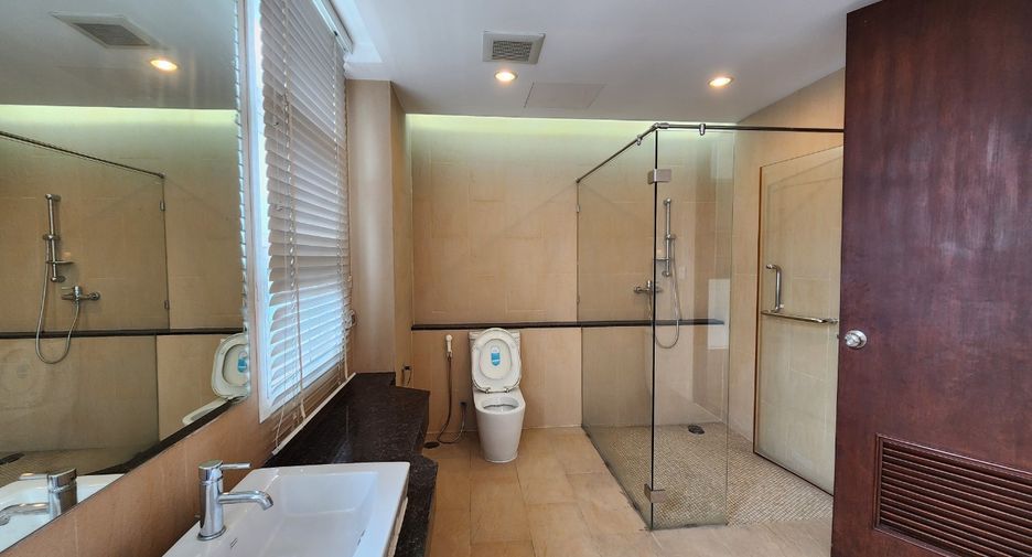Condo en alquiler de 3 habitaciones en Watthana, Bangkok