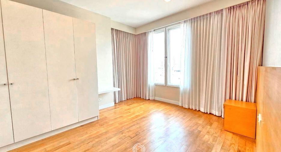 For rent 4 bedrooms condo in Watthana, Bangkok