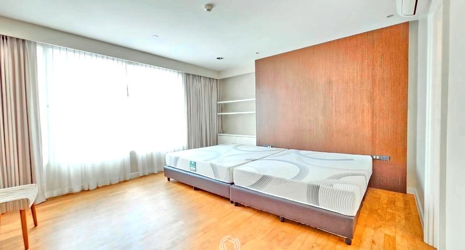 For rent 4 bedrooms condo in Watthana, Bangkok