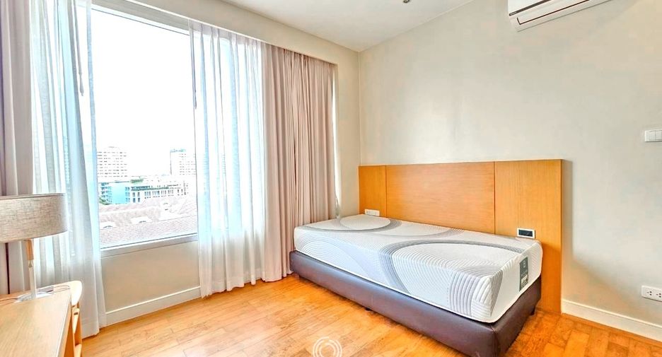 For rent 4 bedrooms condo in Watthana, Bangkok