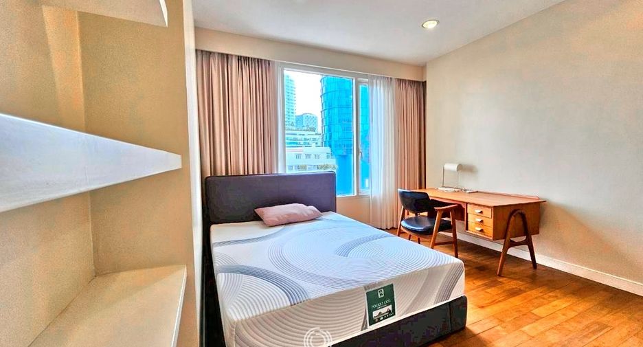 For rent 4 bedrooms condo in Watthana, Bangkok