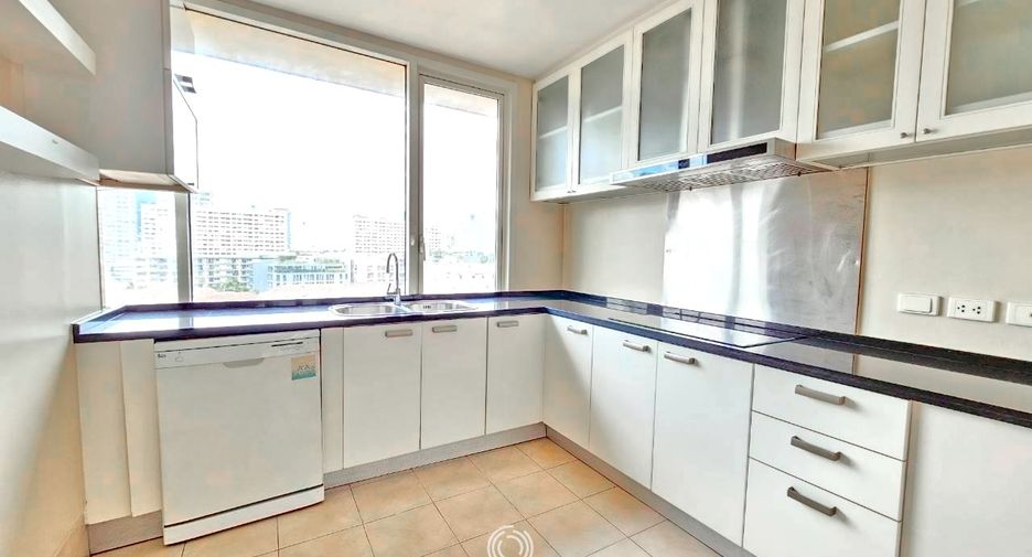 For rent 4 bedrooms condo in Watthana, Bangkok