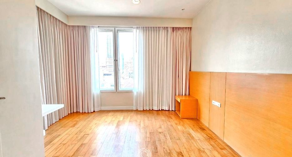 For rent 4 bedrooms condo in Watthana, Bangkok