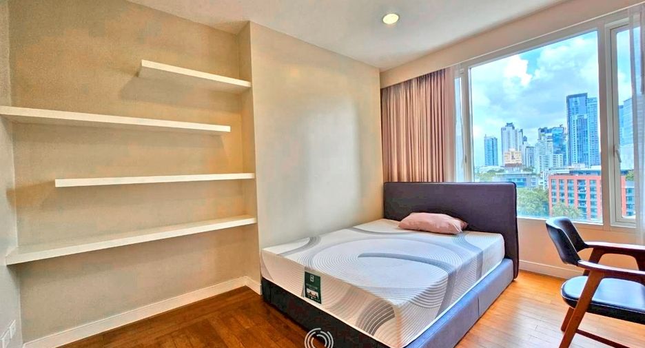For rent 4 bedrooms condo in Watthana, Bangkok