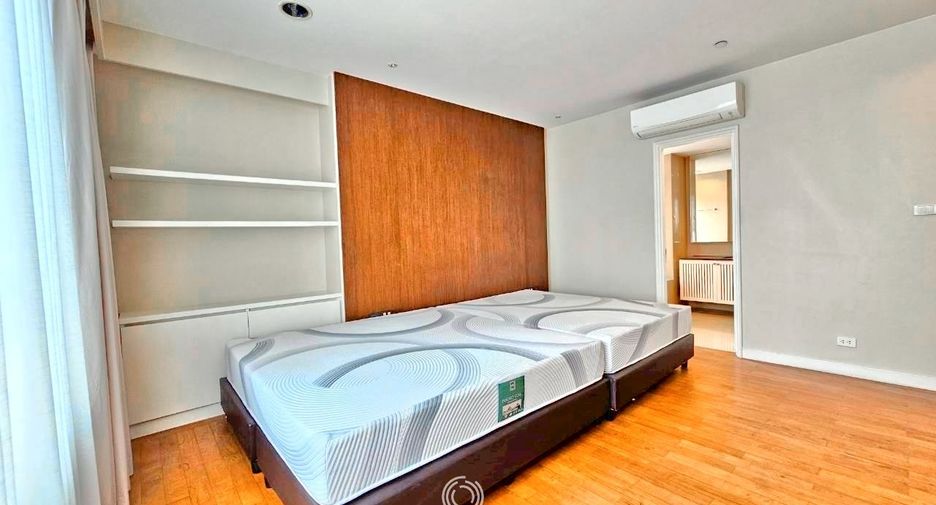 For rent 4 bedrooms condo in Watthana, Bangkok