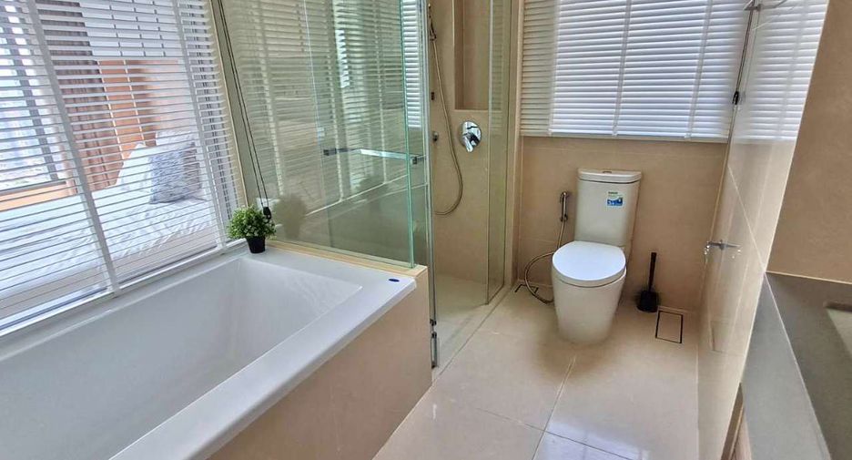 For rent 2 bedrooms condo in Watthana, Bangkok