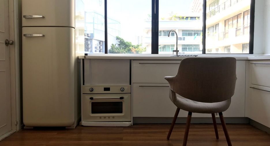 For rent 2 bedrooms condo in Watthana, Bangkok