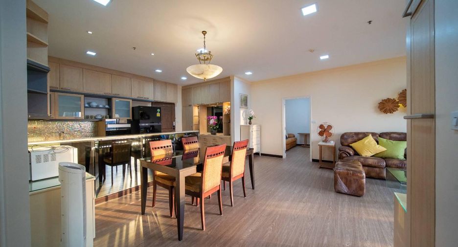 Condo en alquiler de 3 habitaciones en Khlong Toei, Bangkok