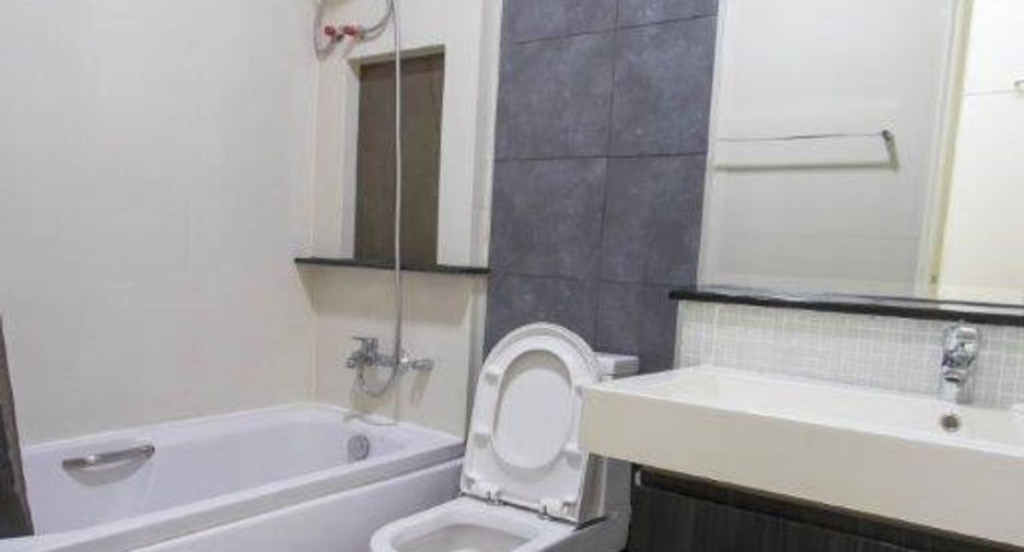 Condo en alquiler de 3 habitaciones en Khlong Toei, Bangkok