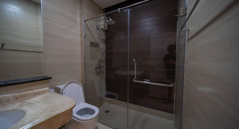 Condo en alquiler de 3 habitaciones en Khlong Toei, Bangkok