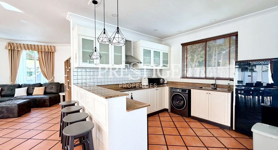 Casa en alquiler de 4 habitaciones en Bang Lamung, Chonburi