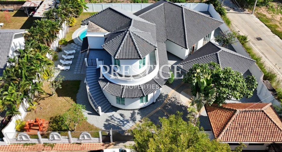 Casa en alquiler de 4 habitaciones en Bang Lamung, Chonburi