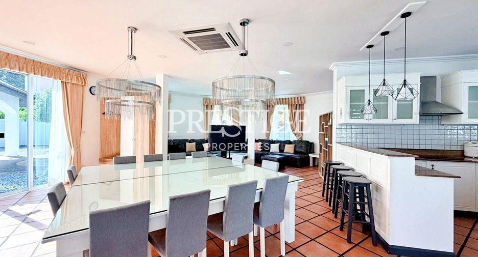 Casa en alquiler de 4 habitaciones en Bang Lamung, Chonburi