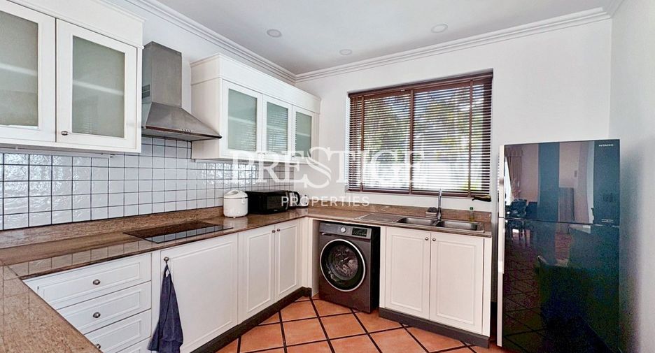 Casa en alquiler de 4 habitaciones en Bang Lamung, Chonburi