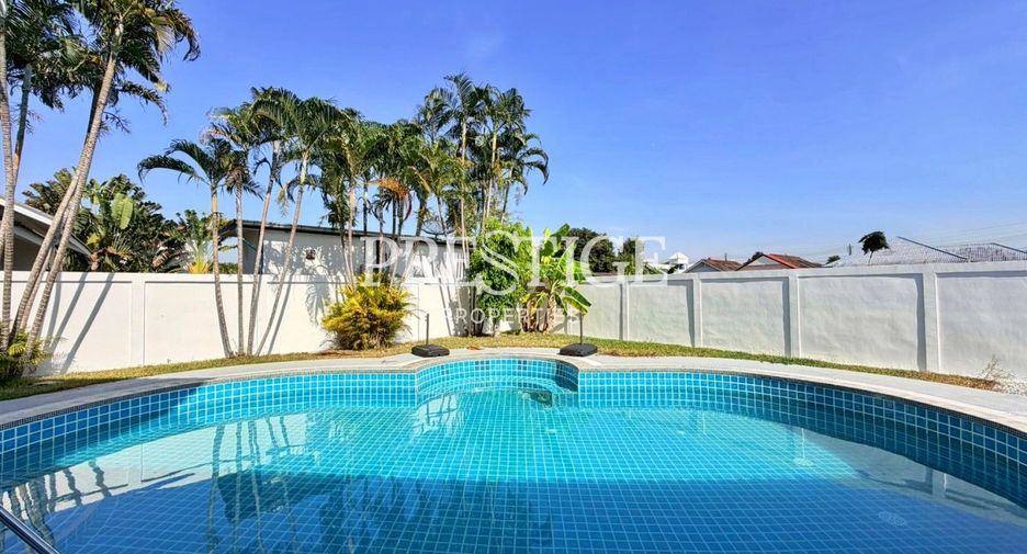 Casa en alquiler de 4 habitaciones en Bang Lamung, Chonburi