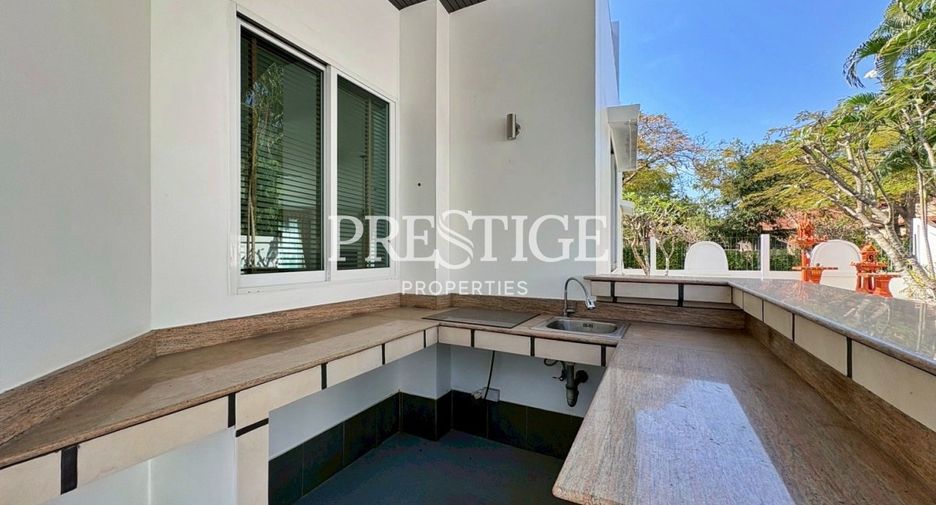 Casa en alquiler de 4 habitaciones en Bang Lamung, Chonburi