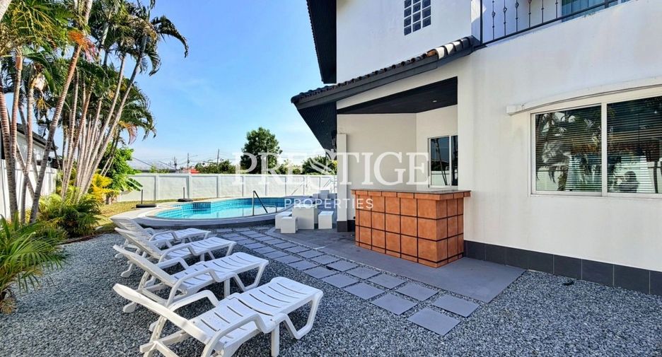 Casa en alquiler de 4 habitaciones en Bang Lamung, Chonburi