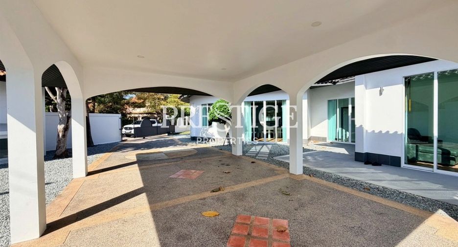 Casa en alquiler de 4 habitaciones en Bang Lamung, Chonburi