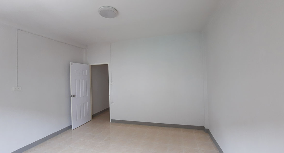 Gewerbefläche zum Kauf mit 3 Zimmer in Lat Phrao, Bangkok