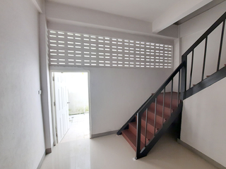 For sale 3 ベッドルーム retail Space in Lat Phrao, Bangkok