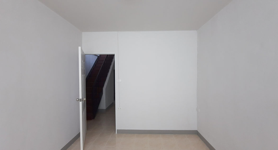 Gewerbefläche zum Kauf mit 3 Zimmer in Lat Phrao, Bangkok