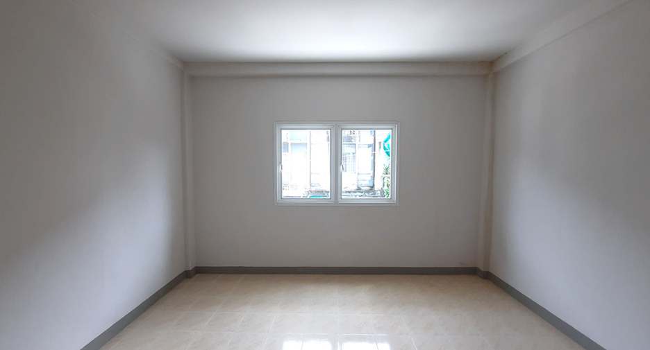 Gewerbefläche zum Kauf mit 3 Zimmer in Lat Phrao, Bangkok