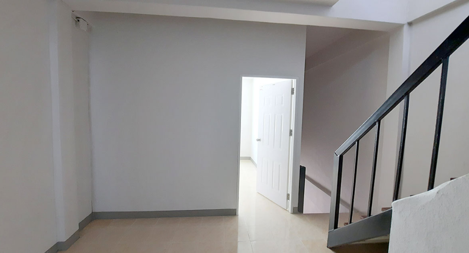 Gewerbefläche zum Kauf mit 3 Zimmer in Lat Phrao, Bangkok