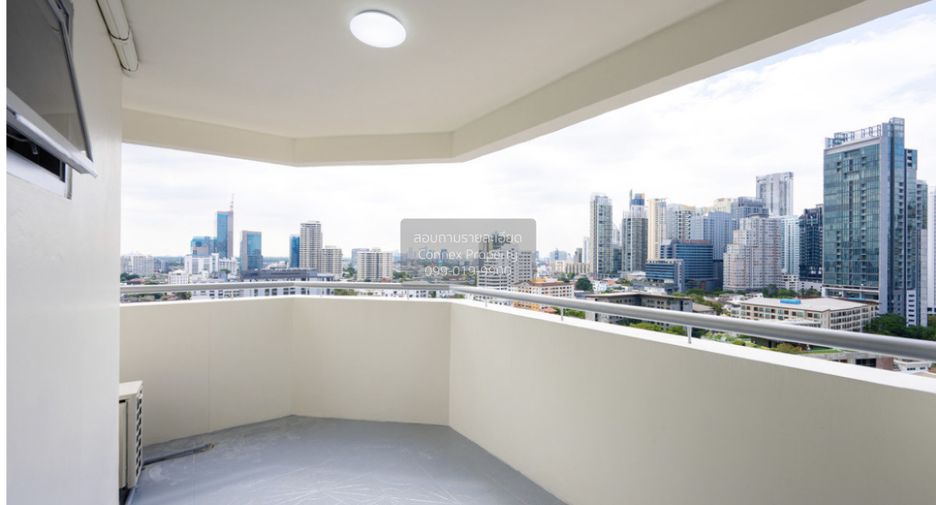 For sale 2 bedrooms condo in Khlong Toei, Bangkok
