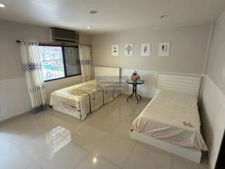 出售 2 卧室 联排别墅 在 Lat Phrao, 曼谷