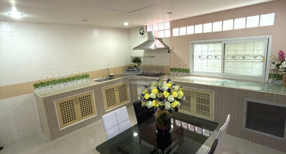 For sale 2 bedrooms townhouse in Lat Phrao, Bangkok