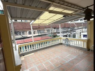 出售 2 卧室 联排别墅 在 Lat Phrao, 曼谷