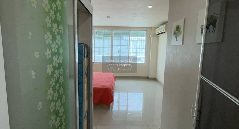 For sale 2 bedrooms townhouse in Lat Phrao, Bangkok