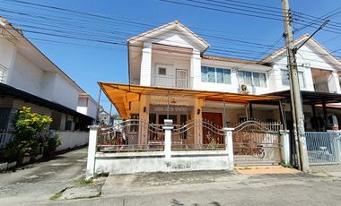 Casa adosada en venta de 3 habitaciones en Mueang Samut Prakan, Samut Prakan