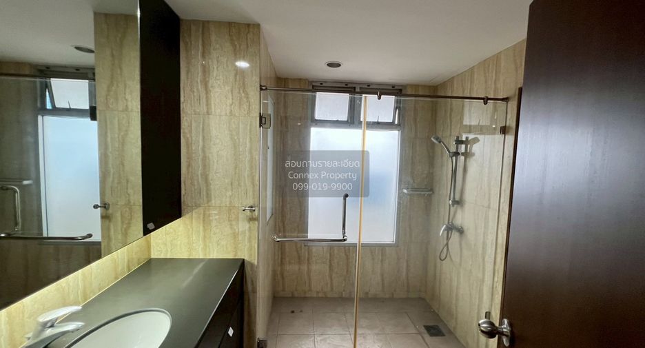 For sale 1 bed condo in Khlong Toei, Bangkok