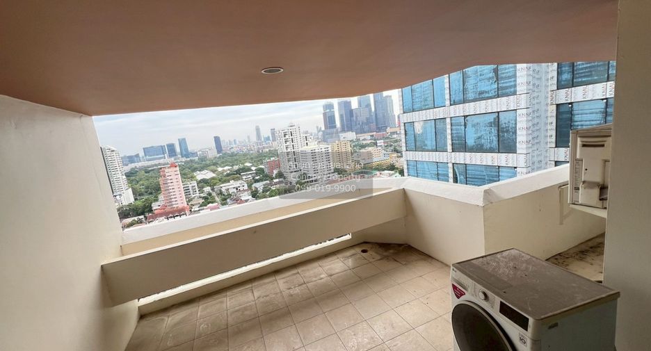 For sale 1 bed condo in Khlong Toei, Bangkok
