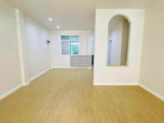 For sale 3 bedrooms townhouse in Bang Khae, Bangkok
