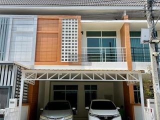 For sale 3 bedrooms townhouse in Bang Khae, Bangkok