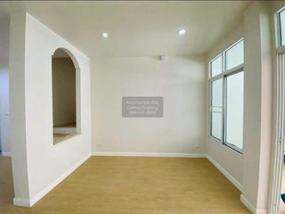 For sale 3 bedrooms townhouse in Bang Khae, Bangkok
