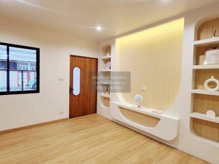 Casa adosada en venta de 3 habitaciones en Khlong Sam Wa, Bangkok