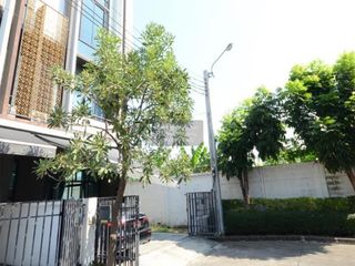 Продажа 4 спальни таунхаус в Mueang Nonthaburi, Нонтабури