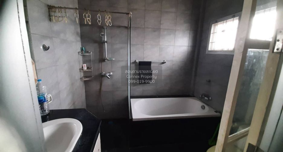 For sale 4 bedrooms house in Mueang Nonthaburi, Nonthaburi
