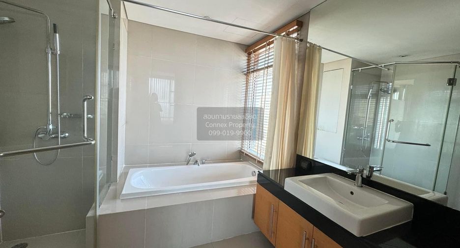For sale 4 bedrooms condo in Khlong Toei, Bangkok