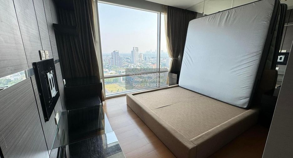 For sale 4 bedrooms condo in Khlong Toei, Bangkok